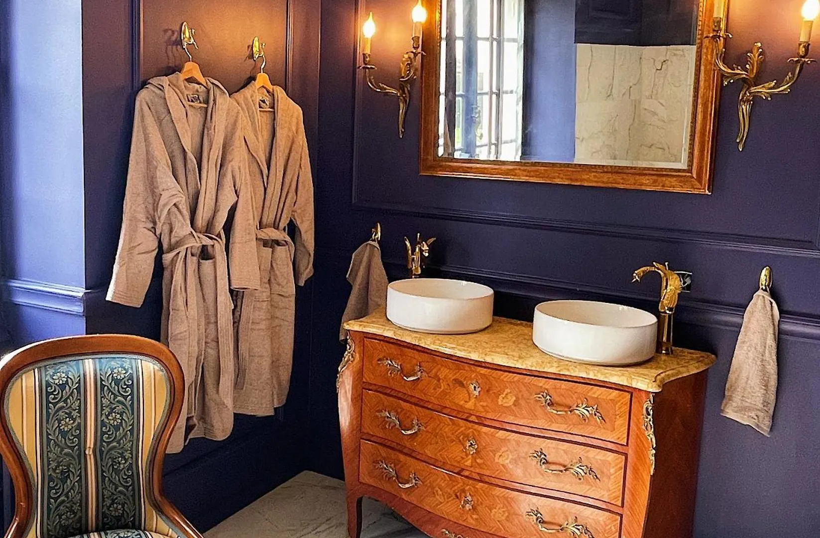Chateau Philip Saint-Genet-Lerpt Bed & Breakfast