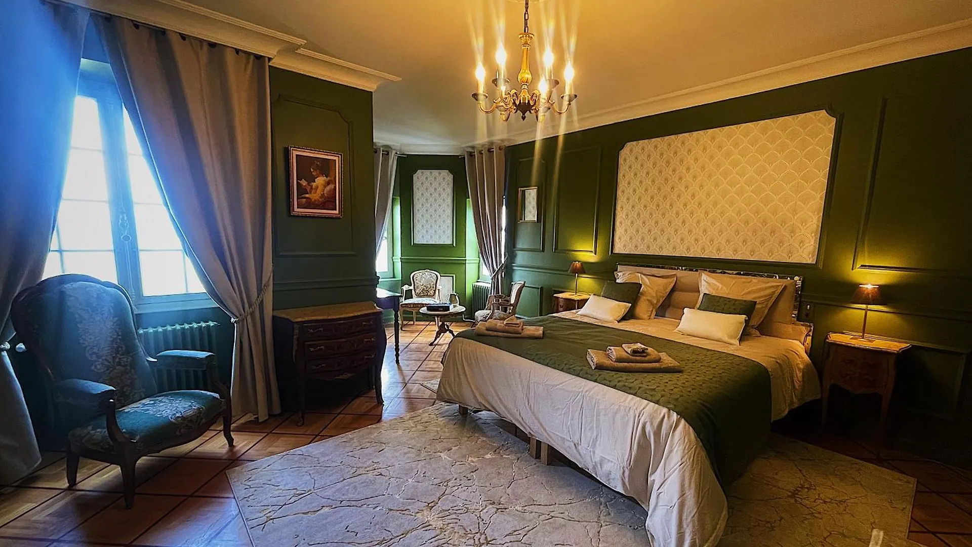 Chateau Philip Saint-Genet-Lerpt Bed & Breakfast