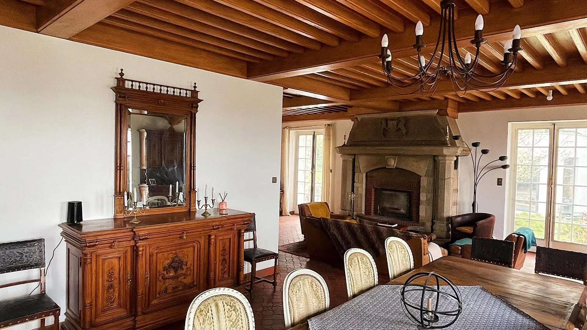 Bed & Breakfast Chateau Philip Saint-Genet-Lerpt