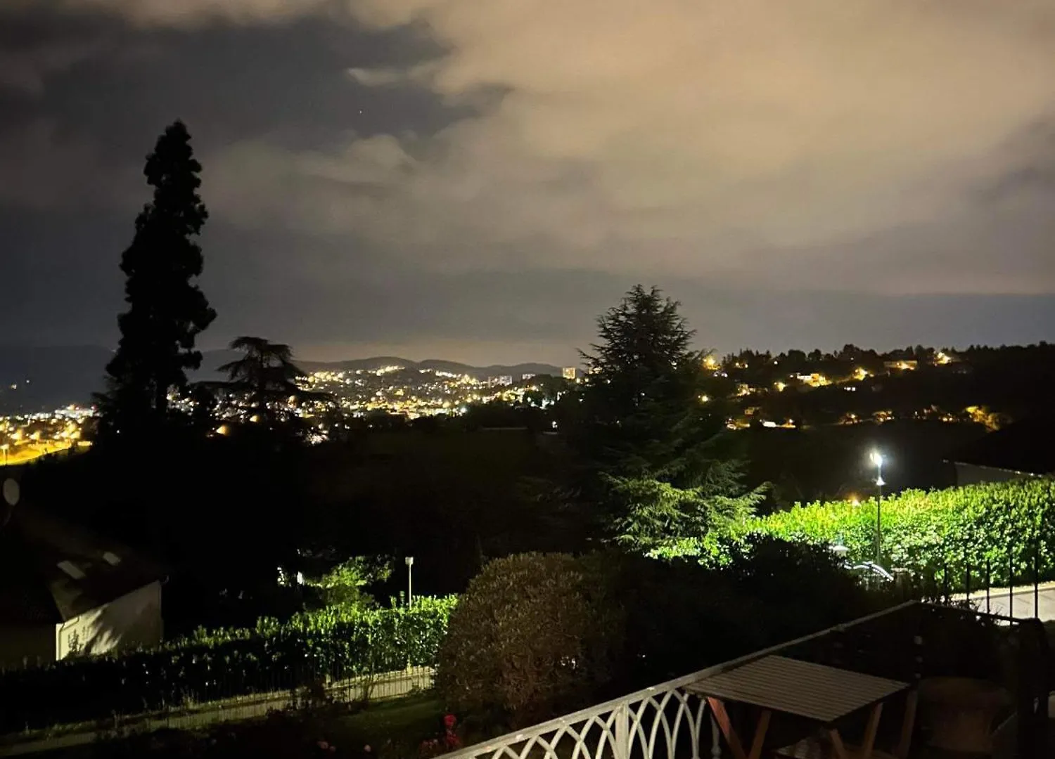 Chateau Philip Saint-Genet-Lerpt 0*,
