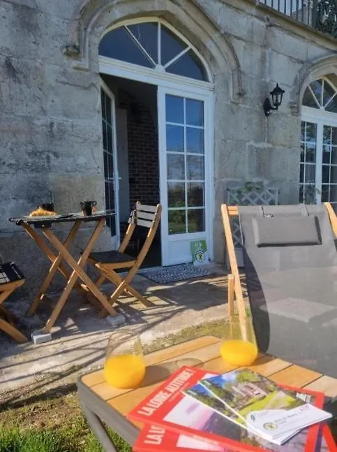 Chateau Philip Saint-Genet-Lerpt 0*,  France