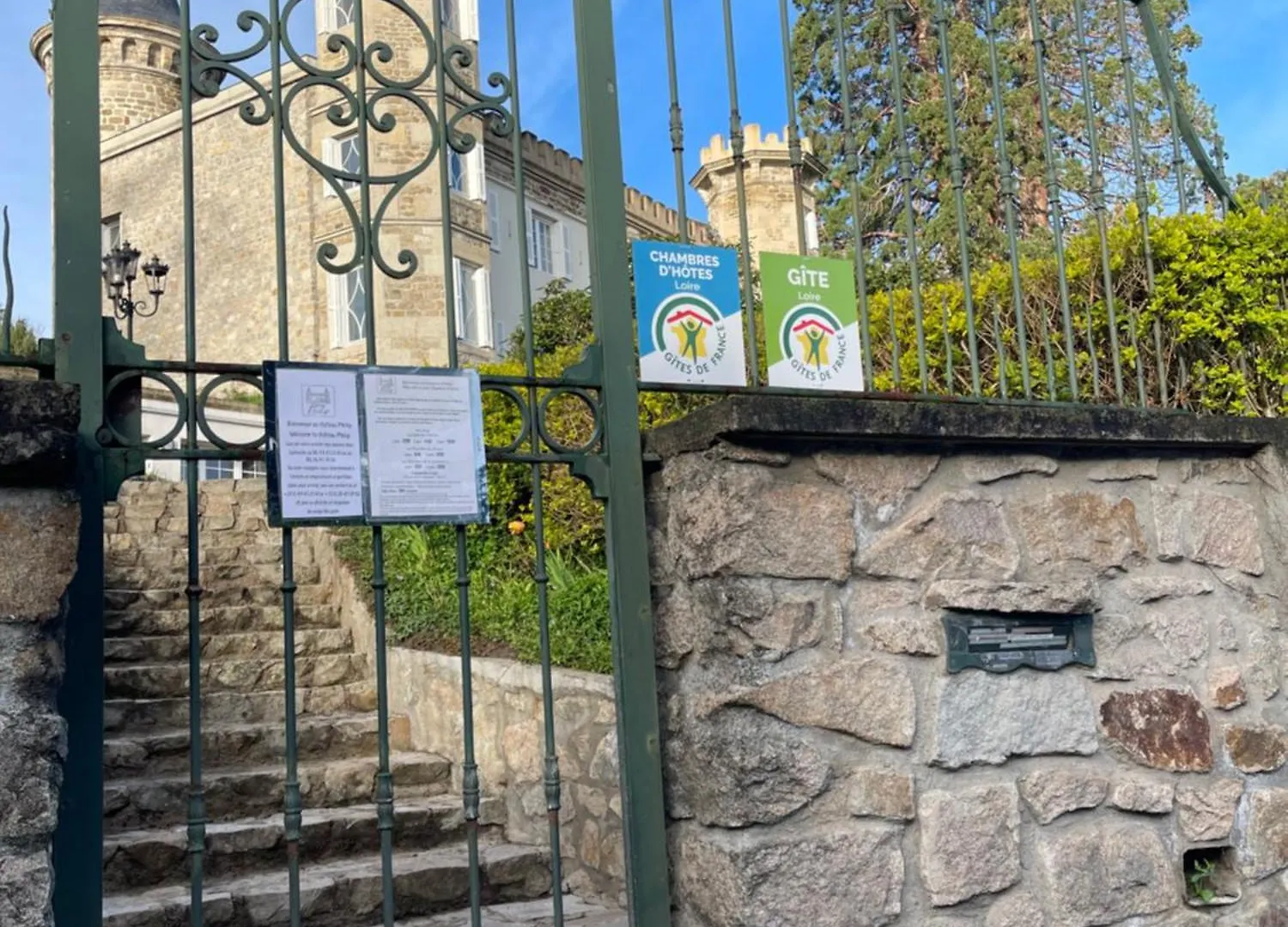 Chateau Philip Saint-Genet-Lerpt