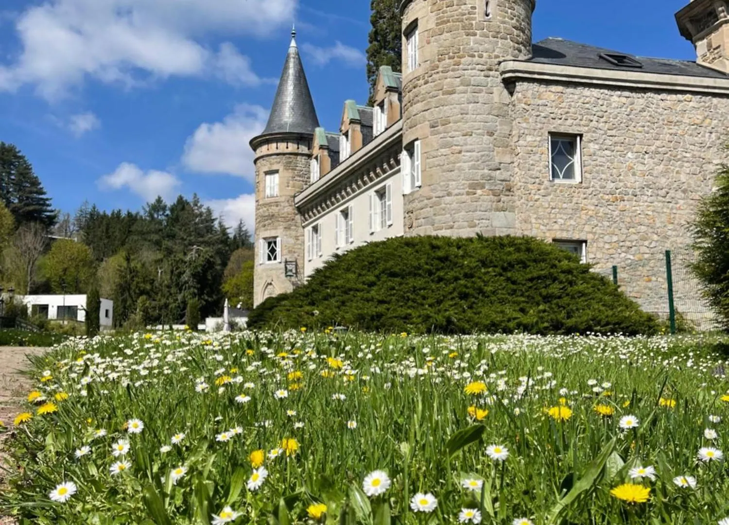 Chateau Philip Saint-Genet-Lerpt France