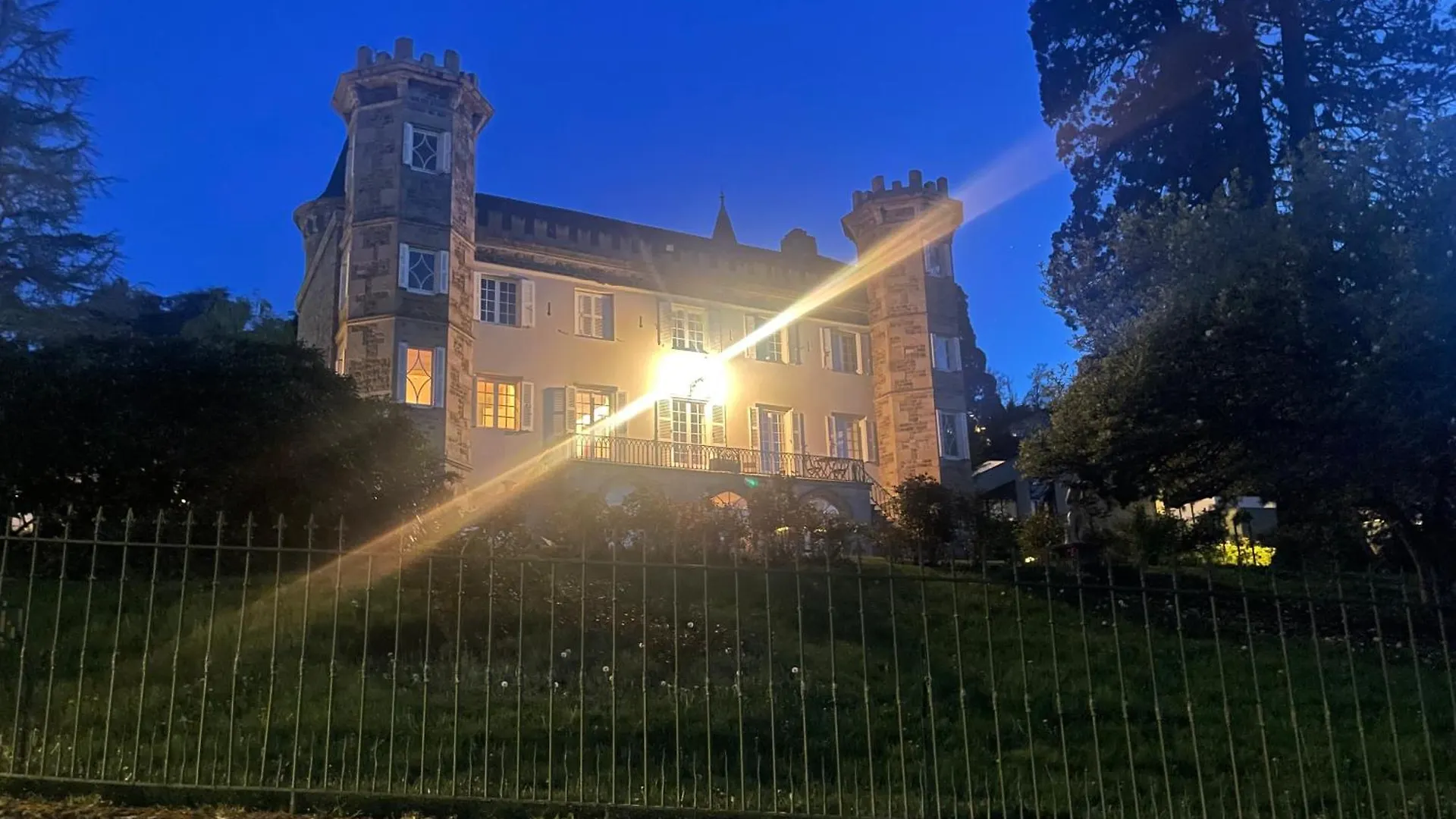 Bed & Breakfast Chateau Philip Saint-Genet-Lerpt